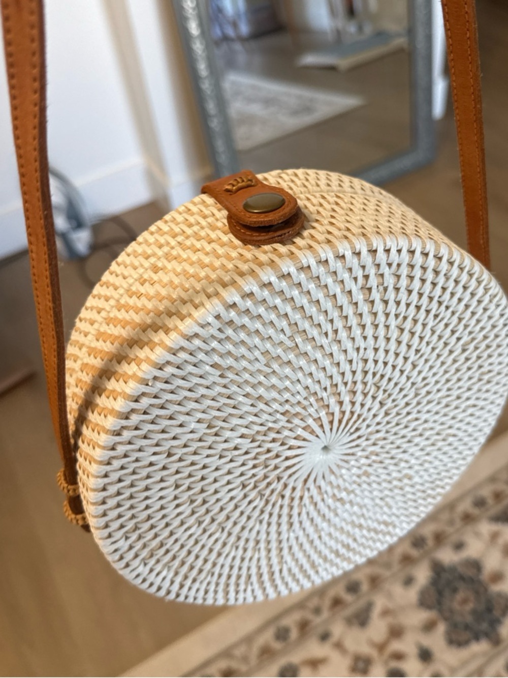 White Round Woven Rattan Crossbody Bag Genuine Leather Strap - Picture 10 of 13